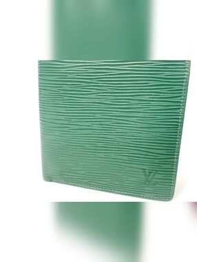 Louis Vuitton Epi Leather Wallet in Green